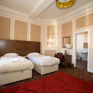 2* Hotel The Three Tuns Wetherspoon